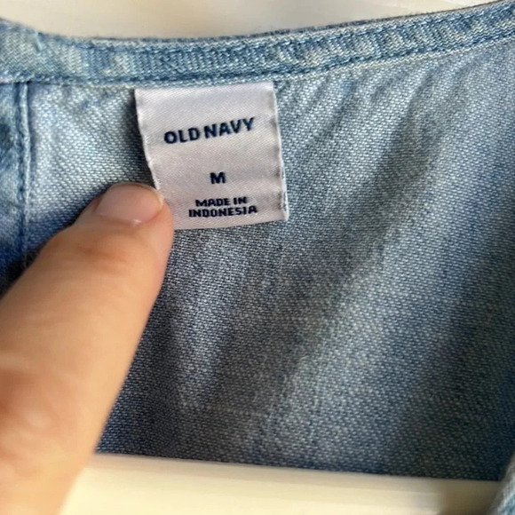 Old Navy Chambray Long Sleeve Wide leg Cropped Jumpsuit women’s size Medium - Picture 9 of 15